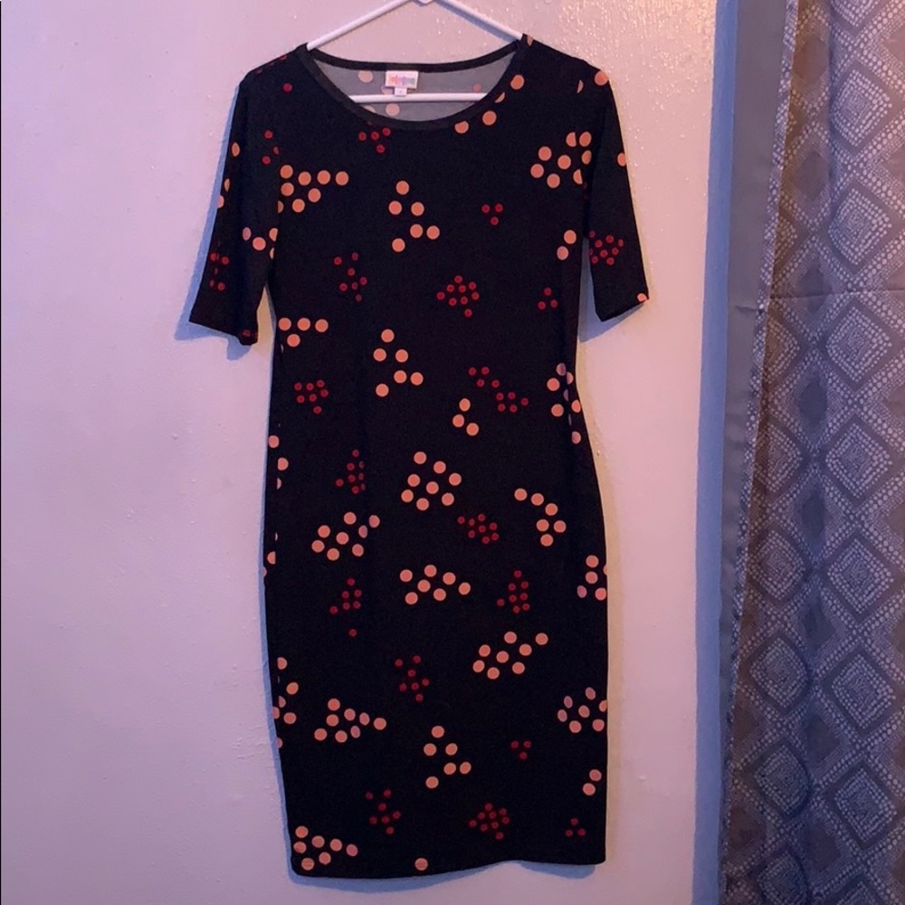 BEAUTIFUL form fitting dress